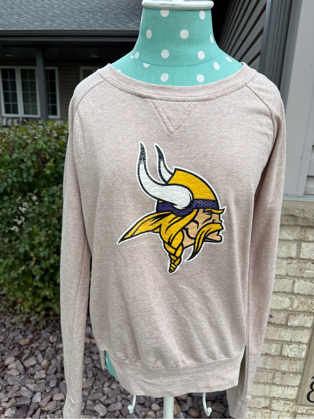NFL Teens Apparel Minnesota Vikings NFL Beige Crewneck Sweatshirt L youth